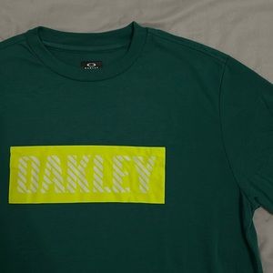 Oakley T-shirt Men’s Small​